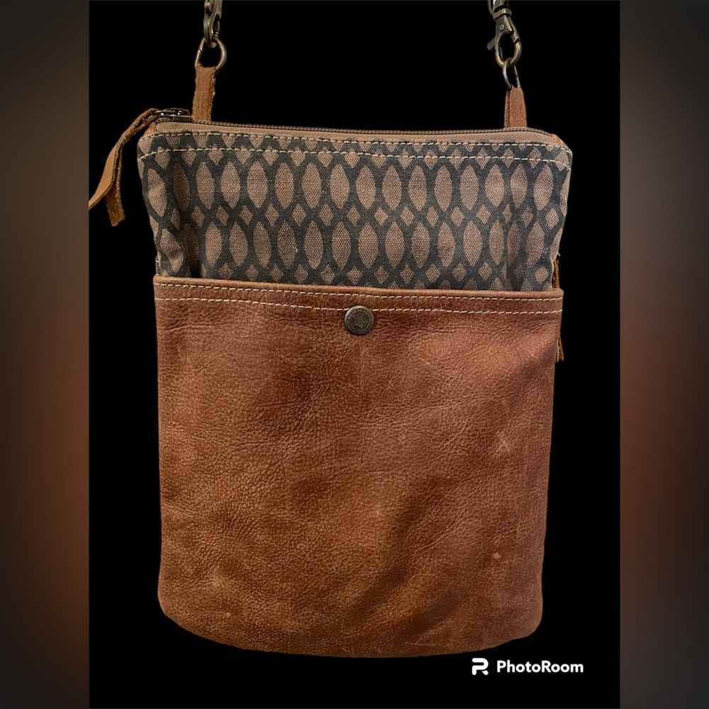 Beautiful Myra Crossbody Bag. Great condition.